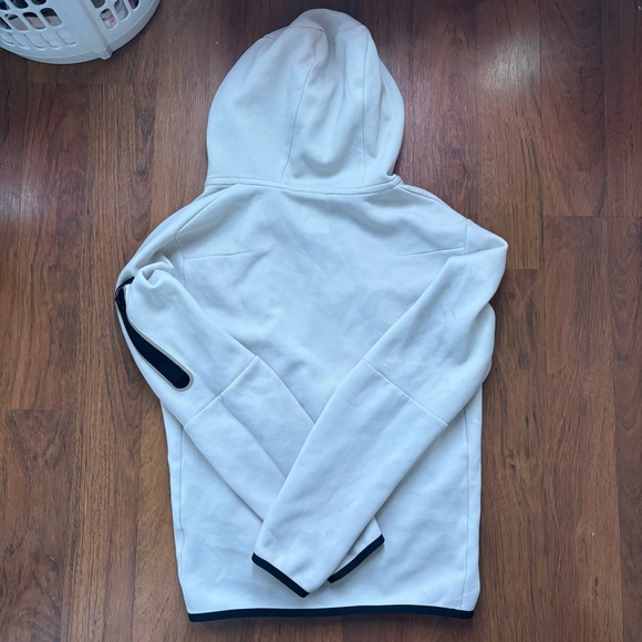 Nike tech jacket. - Picture 2 of 7